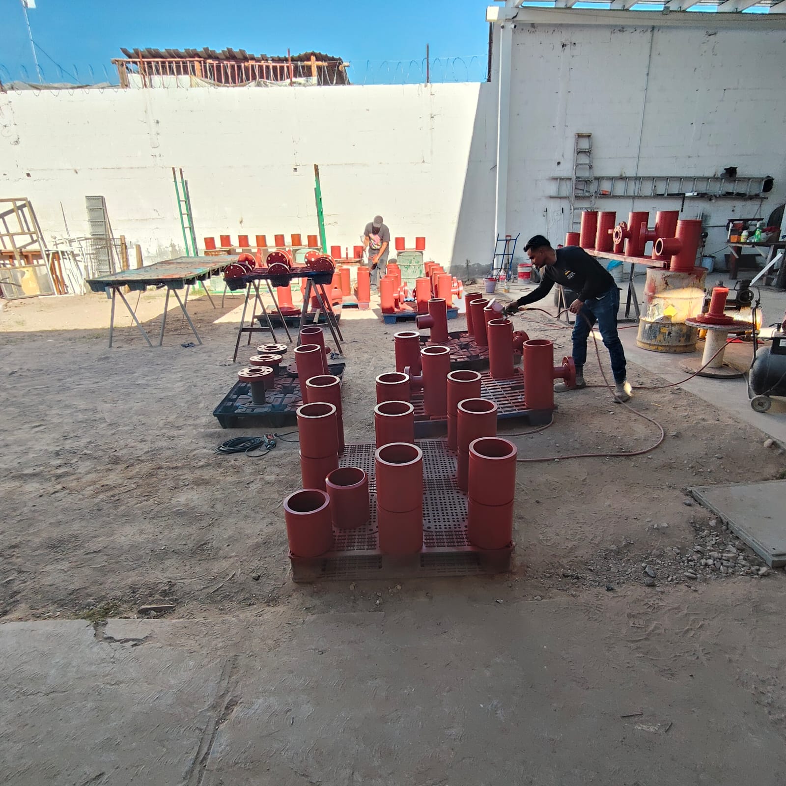 Instalación de tuberías con soportes estructurales